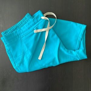 Figs yola skinny scrub pant limited edition color!!